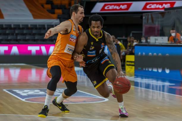 中的许多人 中的许多人