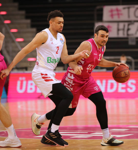 的年轻守门 的年轻守门