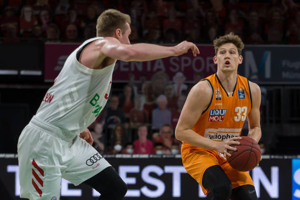 场上的激烈 场上的激烈